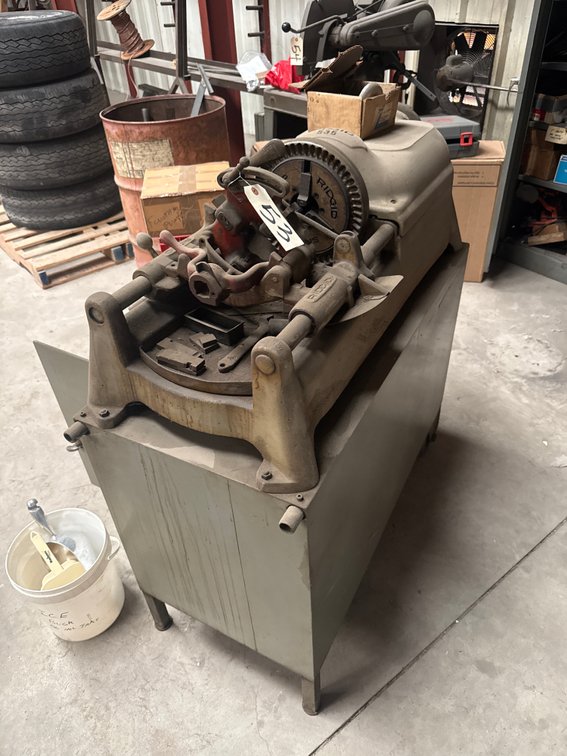 Ridgid 535 Threader on Metal Cabinet w/Vise-Cutters-