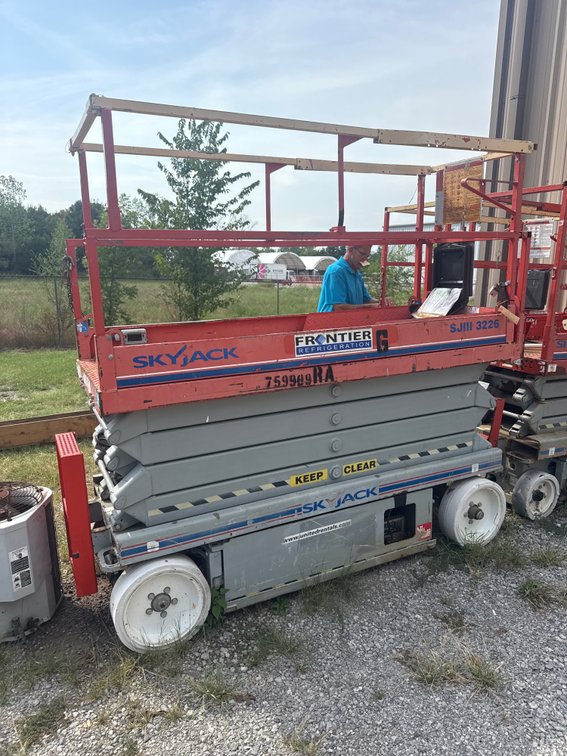 Sky Jack SJIII 3226 Scissor Lift - As Is- Not Working