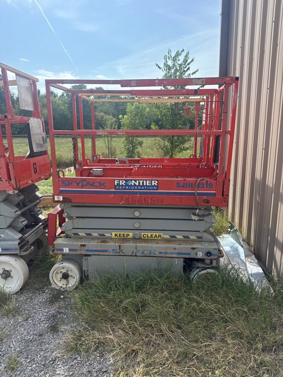 Sky Jack SJIII 3226 Scissor Lift - As Is