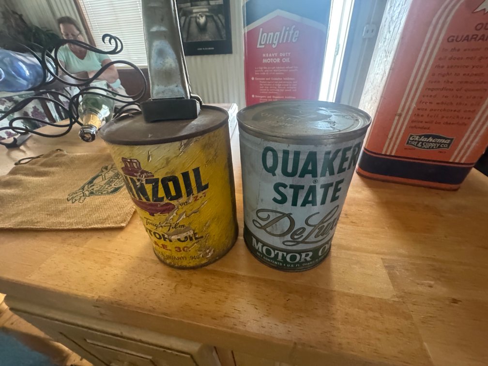 Quaker State & Pennzoil 1 Qt Oil Cans w/1 Spout