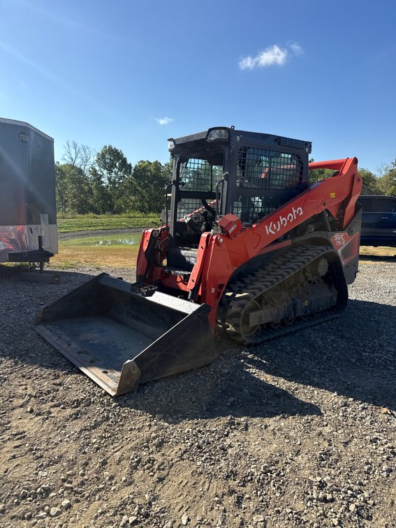 Kubota SVL 75-3 Cab Tracked Skid Steer w/6ft Bucket - hrs 233