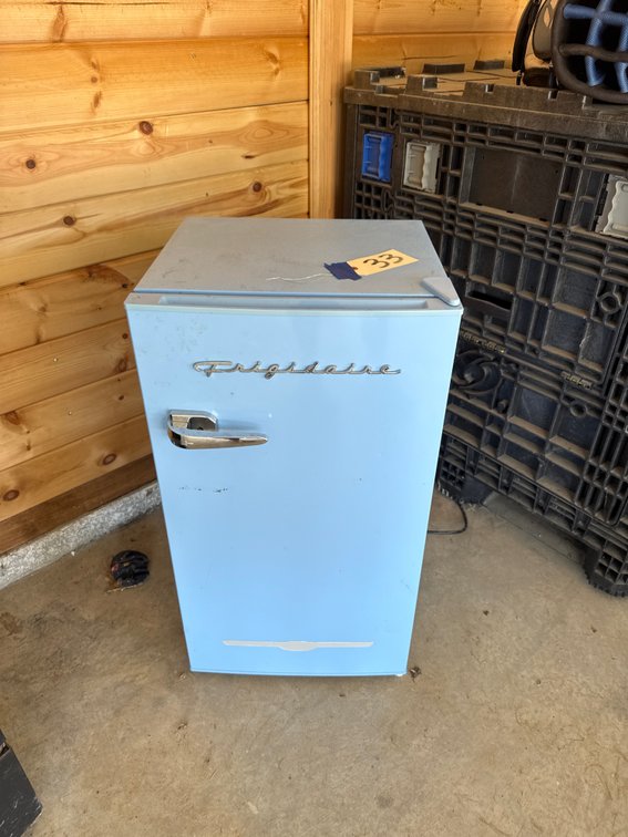 Frigidaire Mini Fridge 18"L x 17"W x 33"H