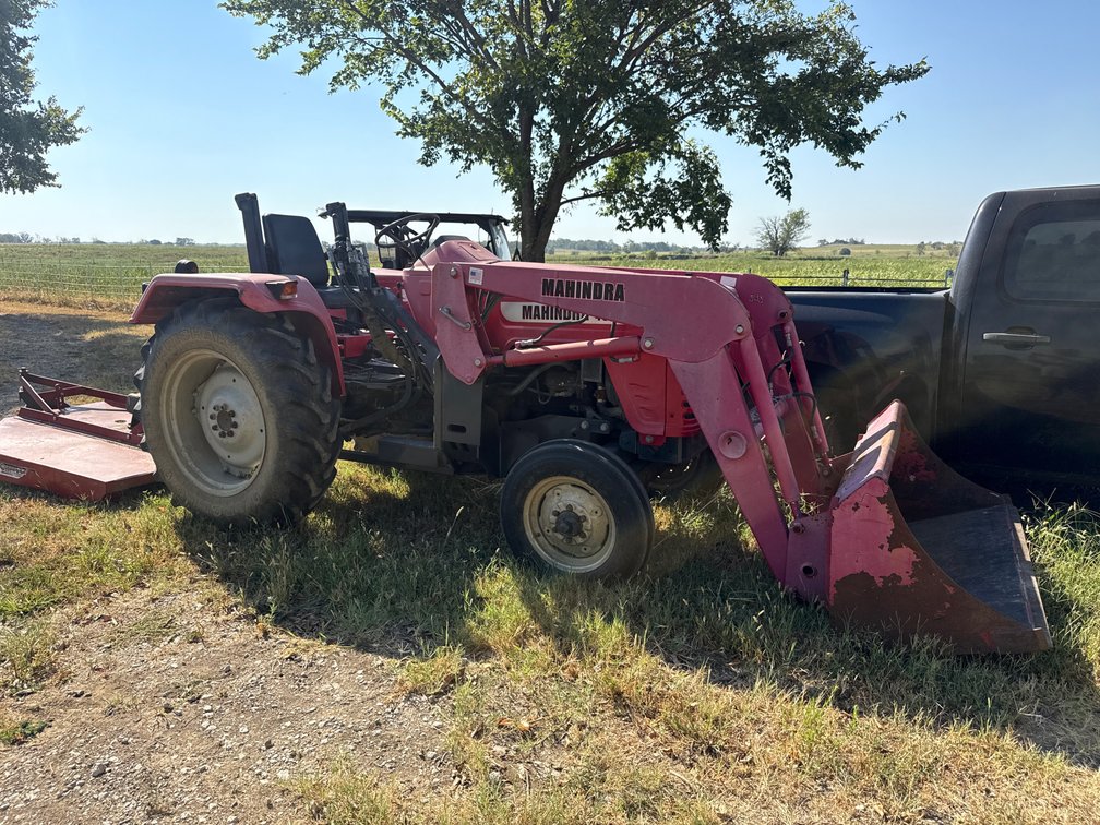 Mahindra 4025 Tractor w/Loader & Bucket - 540 PTO  -