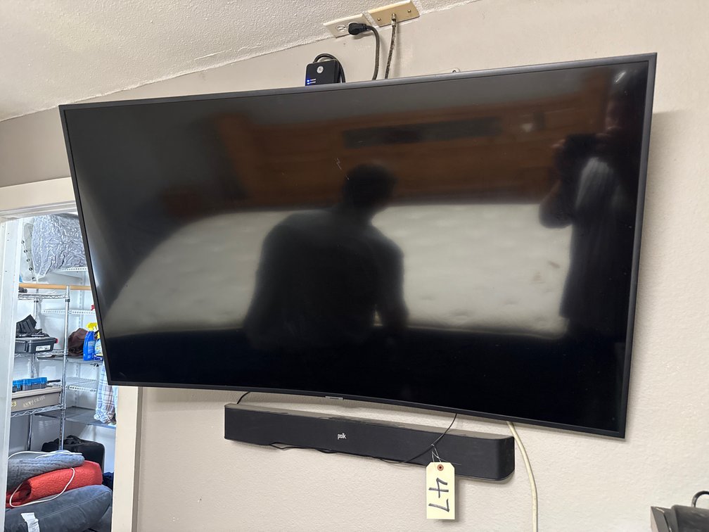 Samsung Curved Screen TV w/Wall Mount & Sound Bar 55"