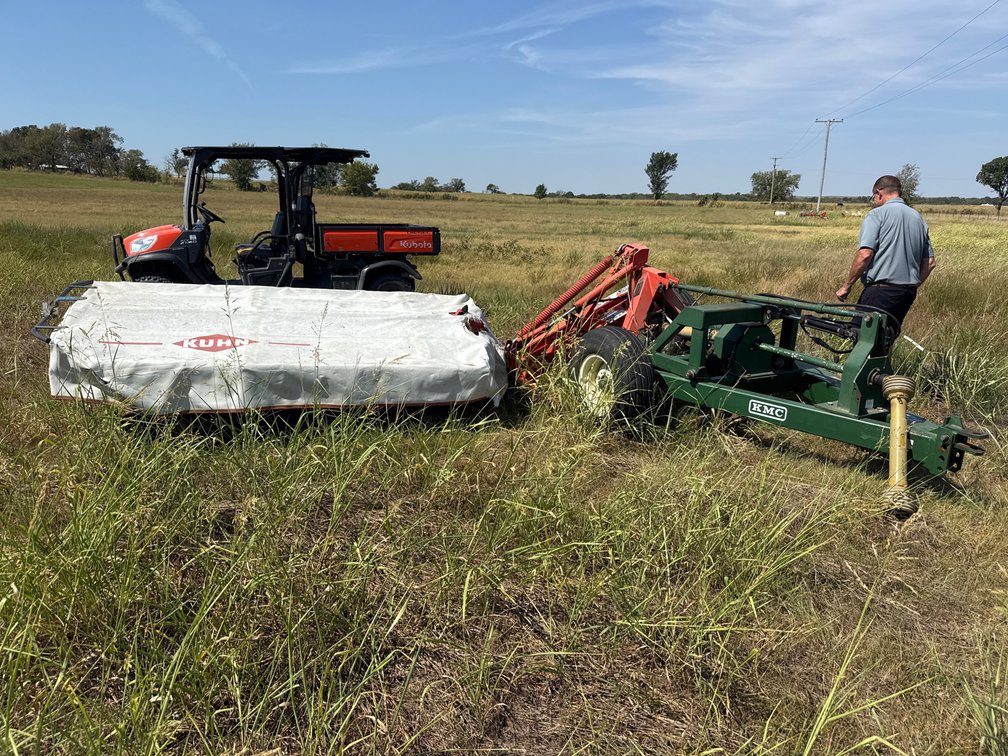 Kuhn GMD 700-GII HD Disc Mower w/KMC 4760 Caddy