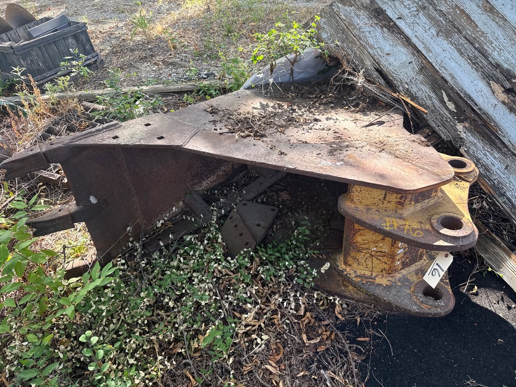 Excavator Bucket w/Ripper Teeth & Side Wipers - 24"
