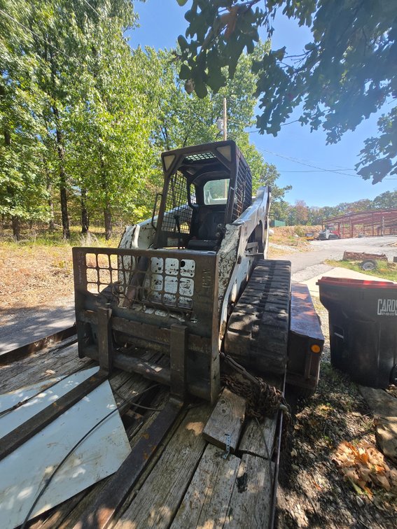 Bobcat T300 Tracks w/Bucket - Open Station- 7221 hrs