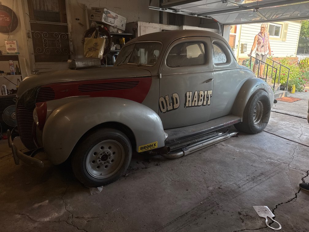 1937 Ford Coupe - Chev Small Block Engine - Racing Rear End - Car