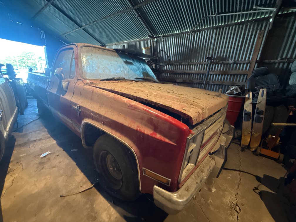 1987 Chev Silverado 10 - Stored Inside - Working Condition Unk - Has Title