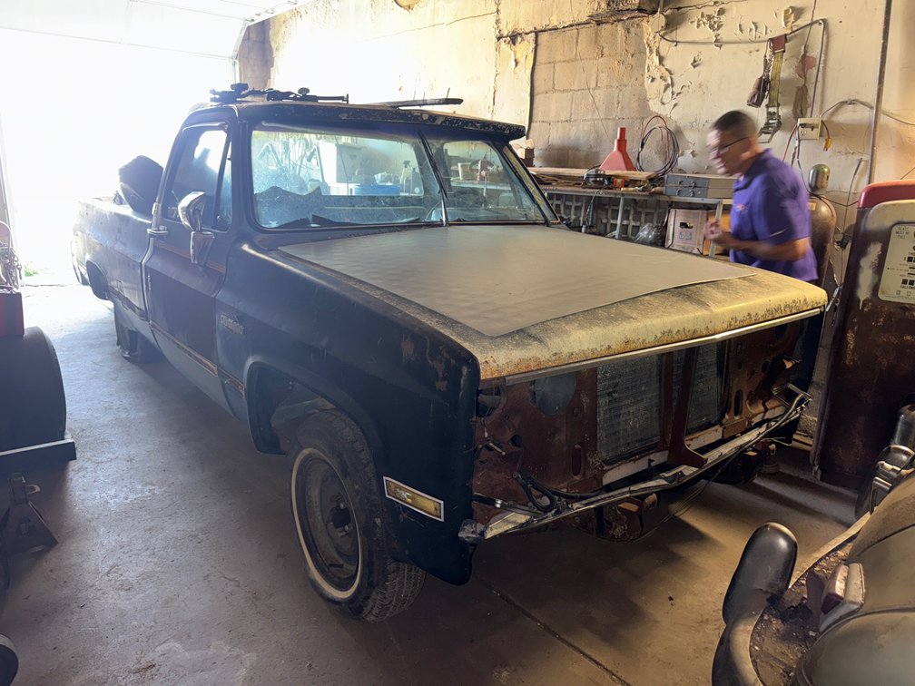 Chev Silverado Truck - Parts Only -Yr Unk - No Title No Bill of Sale -