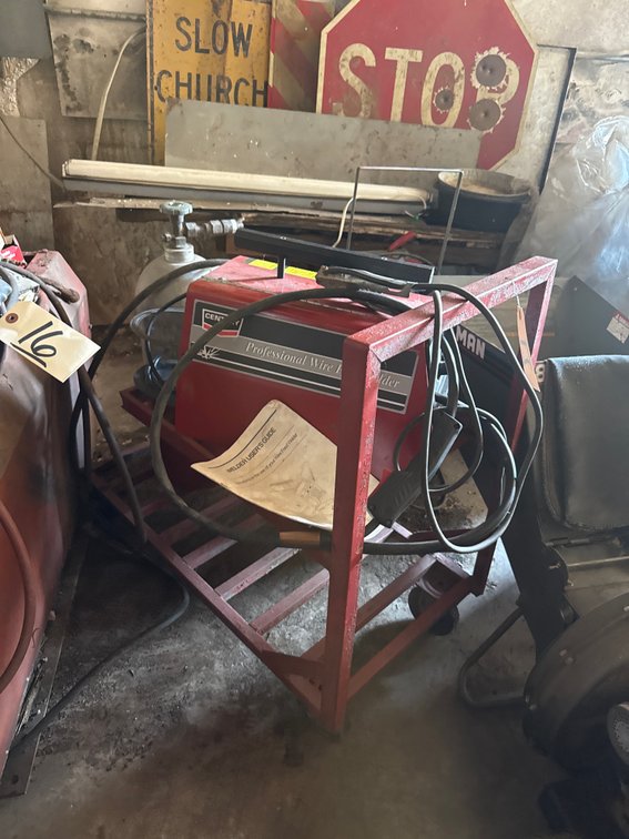 Century 125GS Mig Welder w/Bottle & Rolling Cart