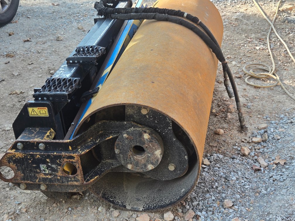 Cat Skid steer roller packer