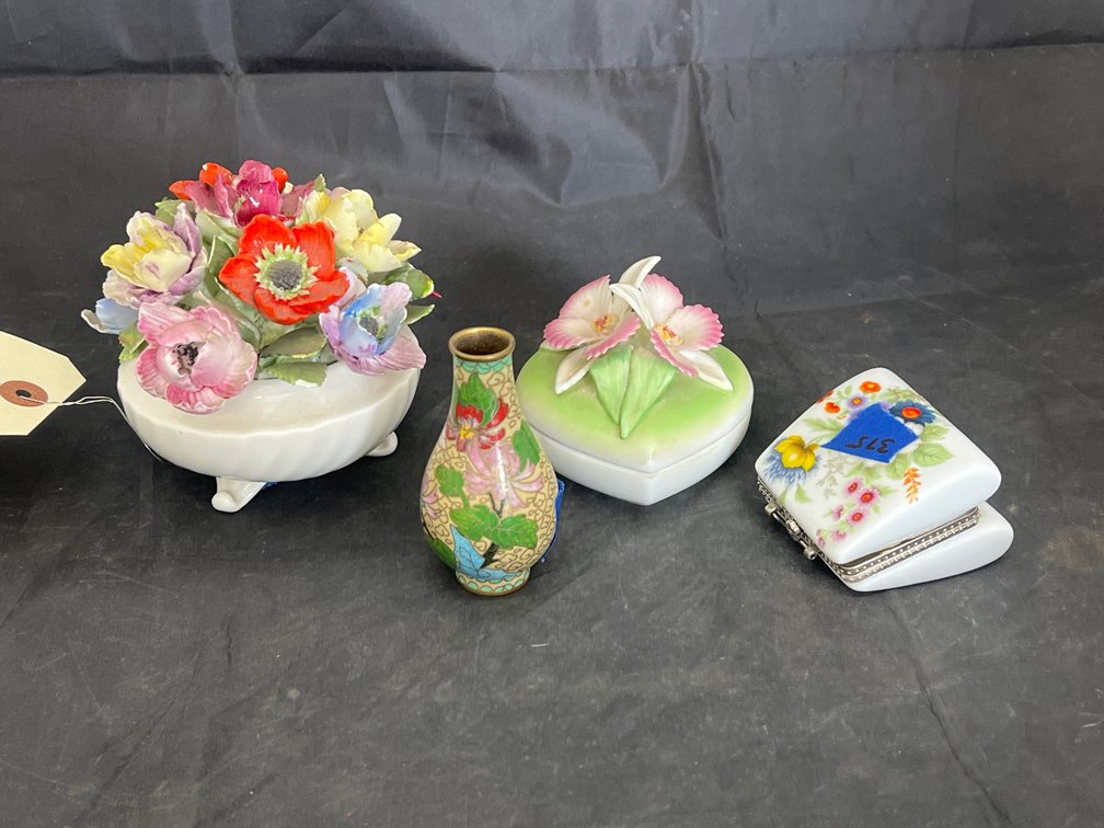 4 Pcs - Porcelain Flower Figurine - Trinket Boxes & More