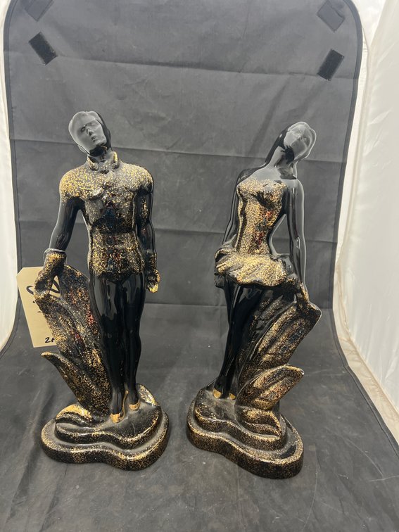 2 Pcs - Man/Woman Statues