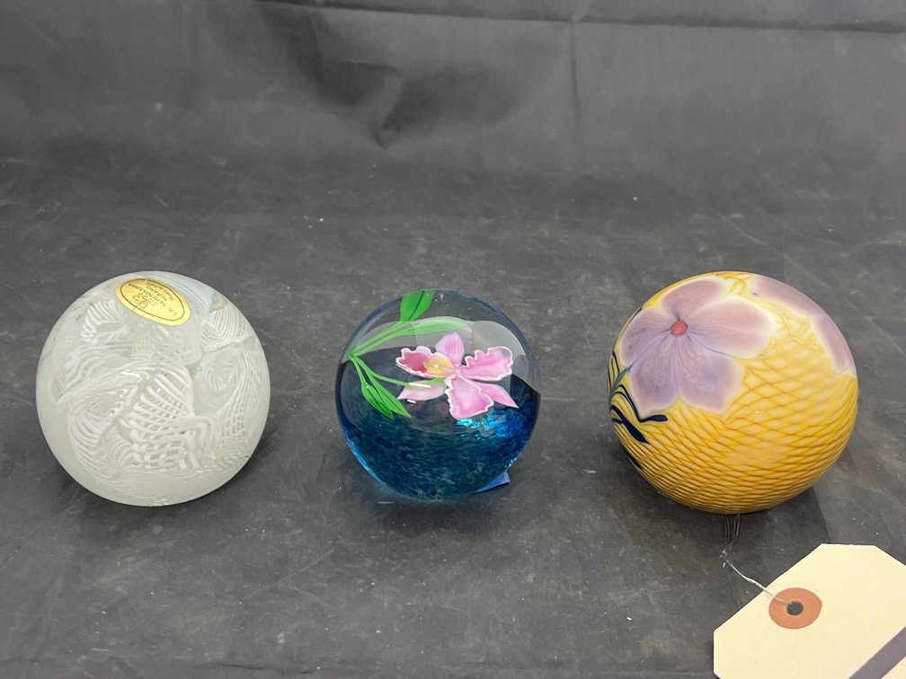 3 Pcs - Paperweights - 1 is Murano