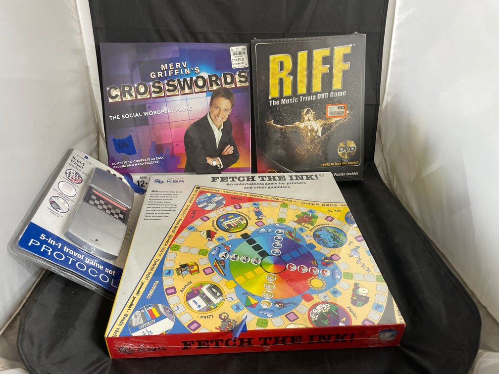 4 Pcs - 3 Assorted Board Games & 5 in 1 Travel Game
