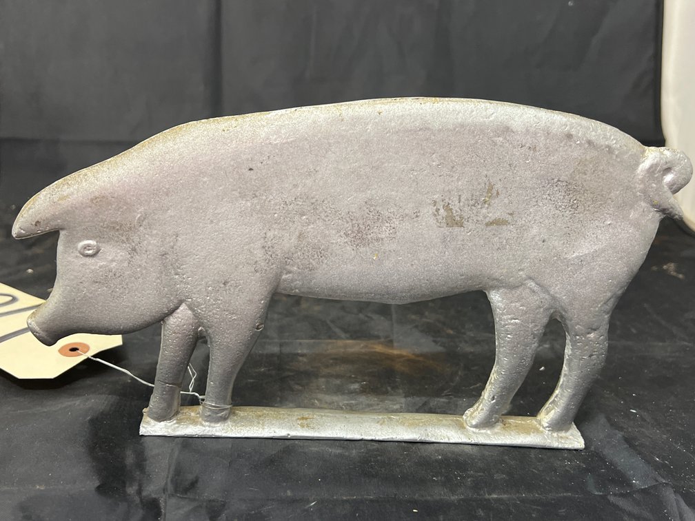 Metal Pig Decor
