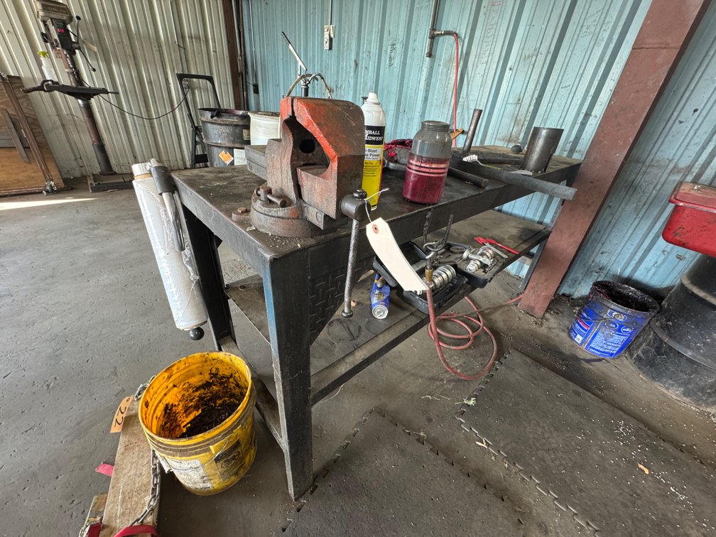 Work Bench w/4" Vise - 7ft L x 2ft W x 37"H