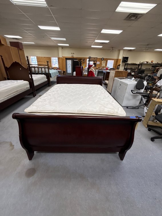 Sleigh Bed w/Mattress & Box Spring 63"W
