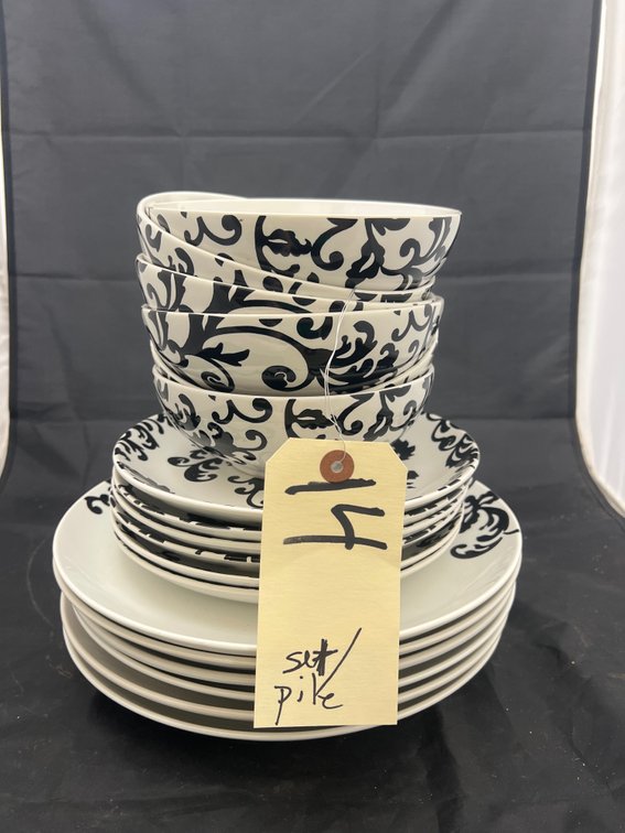 Versi Dinnerware - Bowls & Plates