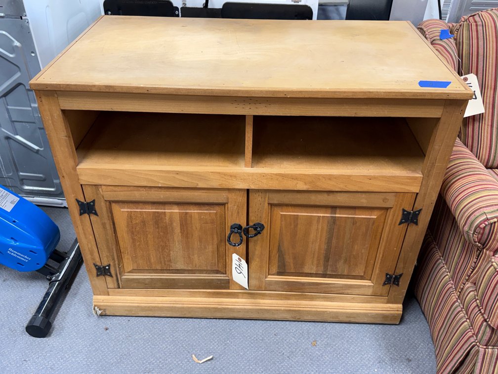 Wood Cabinet w/2 Doors 39"L x 21"W x 32"H