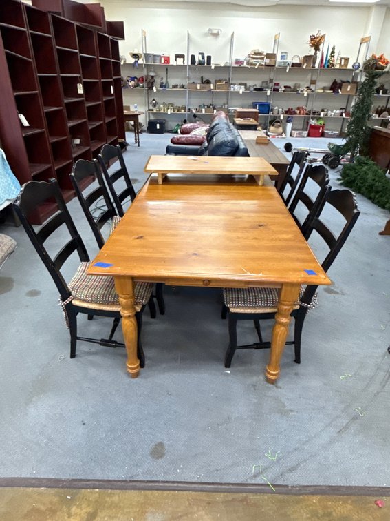 Wood Dining Table w/Leaf & 6 Chairs