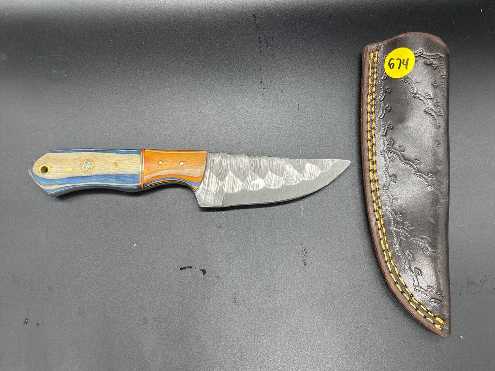 Fixed Blade Damascus Steel Knife w/Leather Sheath