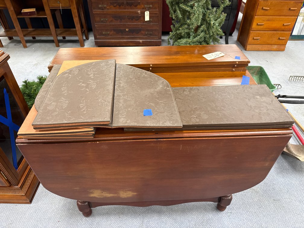 Drop Leaf Table w/3 Leaves & Covers