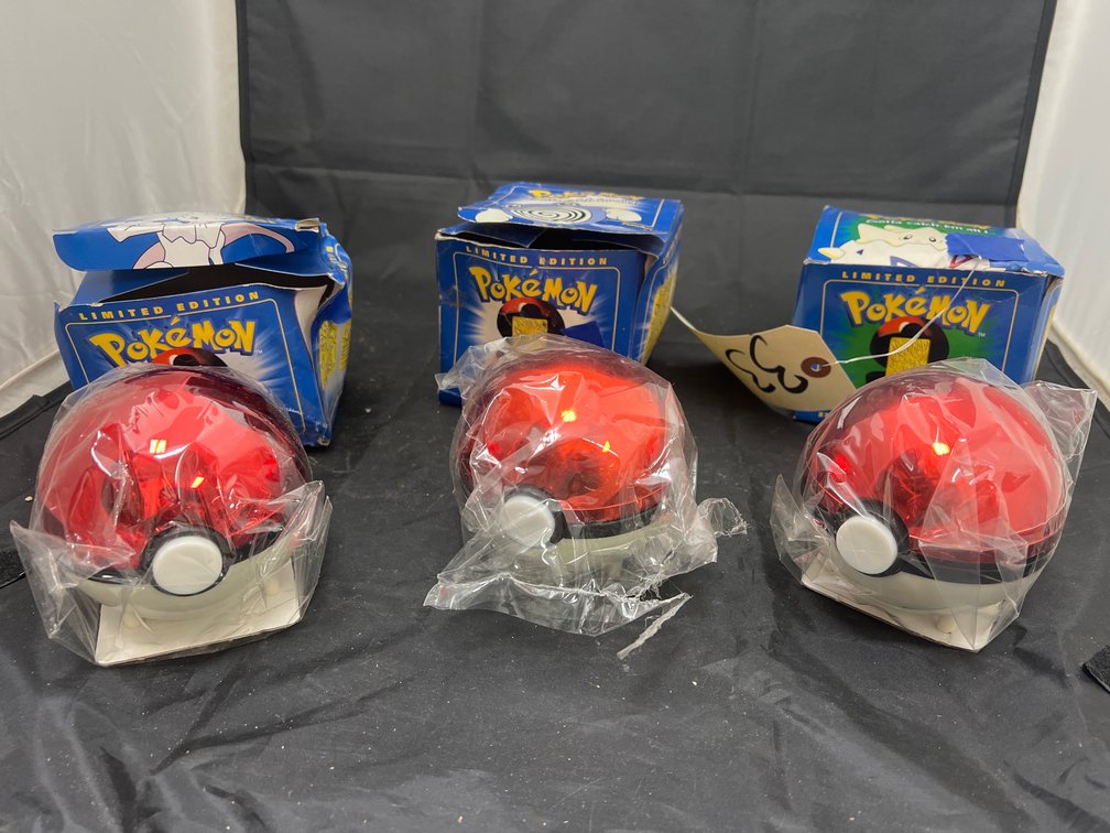 3 Pcs - Pokemon Pokeballs & Gold Plated Trading Cards