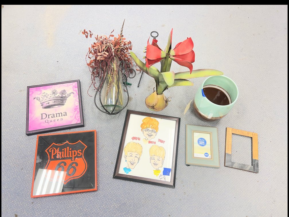 7 Pcs - Vase w/Metal Plant - Pic Frames - Household