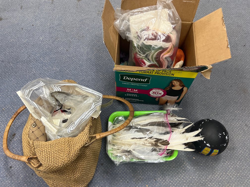 3 Pcs - Yarn - Woven Bag - Feathers & More