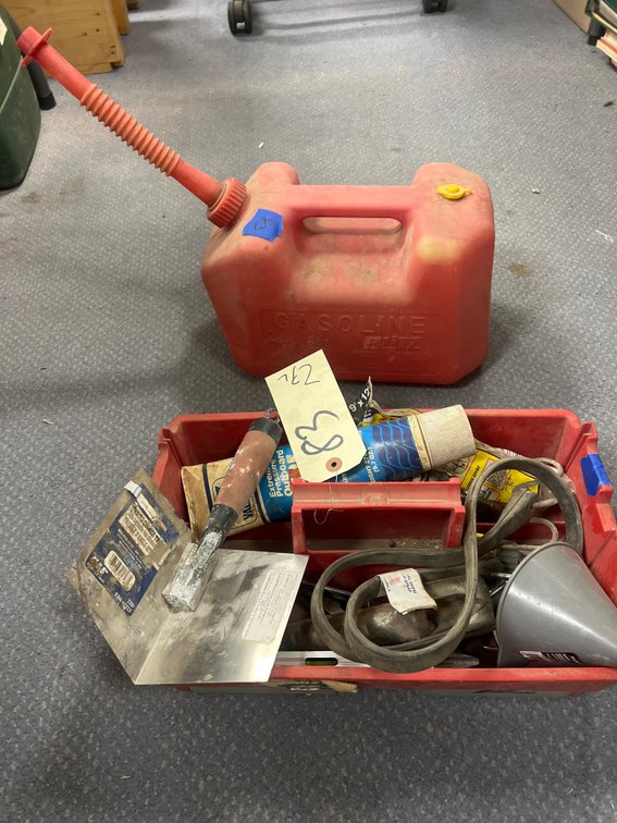 2 Pcs - 2 Gal Plastic Gas Can - Bungees - Drywall Corner