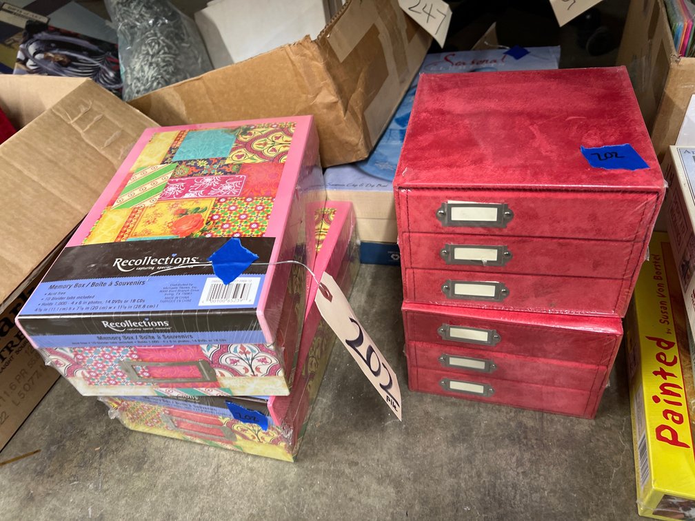 Keepsake Boxes & Photo Albums