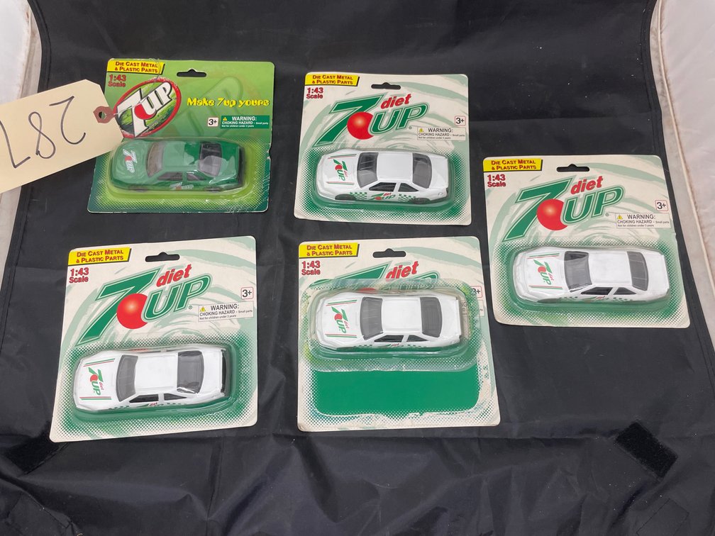 5 Pcs - 1:43 Scale 7-Up Race Cars NIP