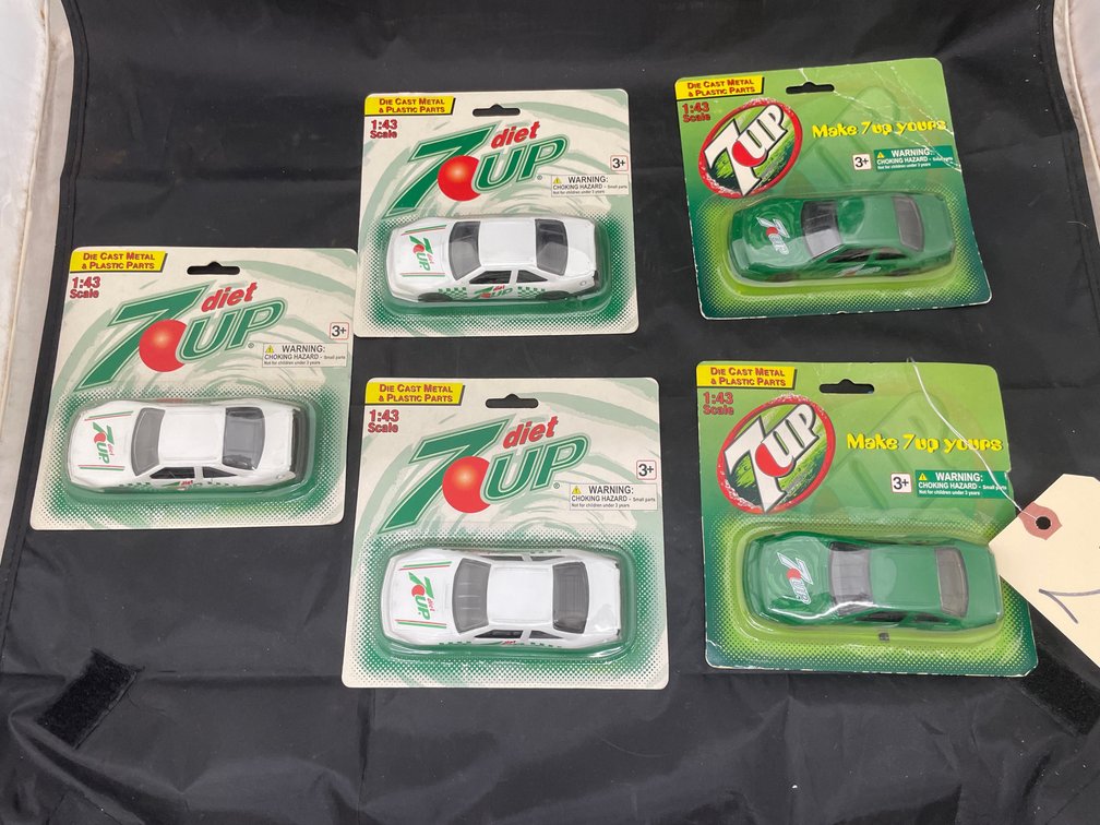 5 Pcs - 1:43 Scale 7-Up Race Cars NIP