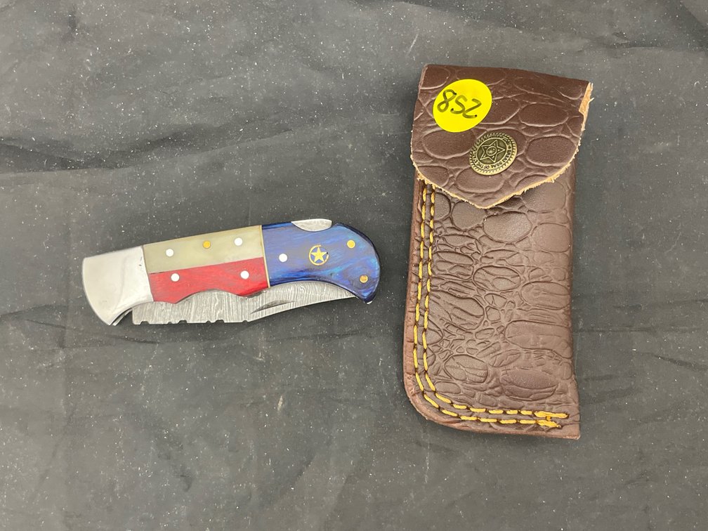 Folding Knife Damascus Steel w/Holster