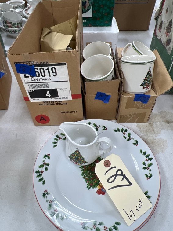 Christmas Themed Dinnerware