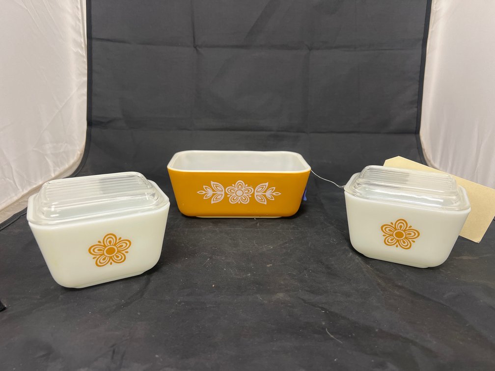3 Pcs - Pyrex Golden Butterfly Refrigerator Dishes & 2 Lids