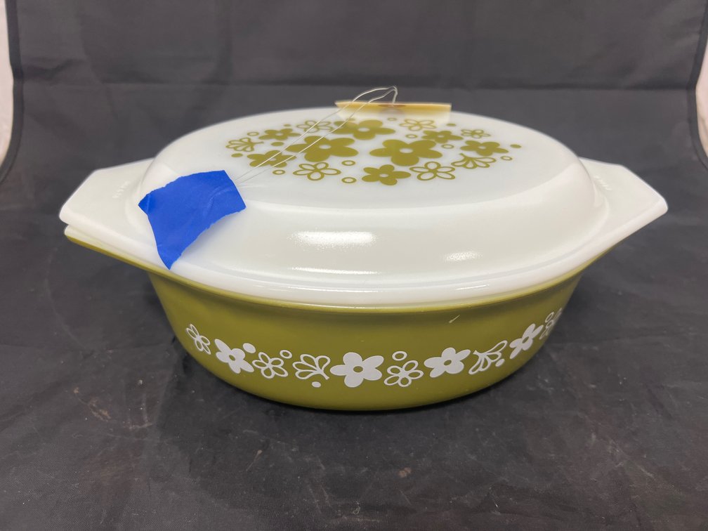 Pyrex Crazy Daisy Casserole Dish w/Lid