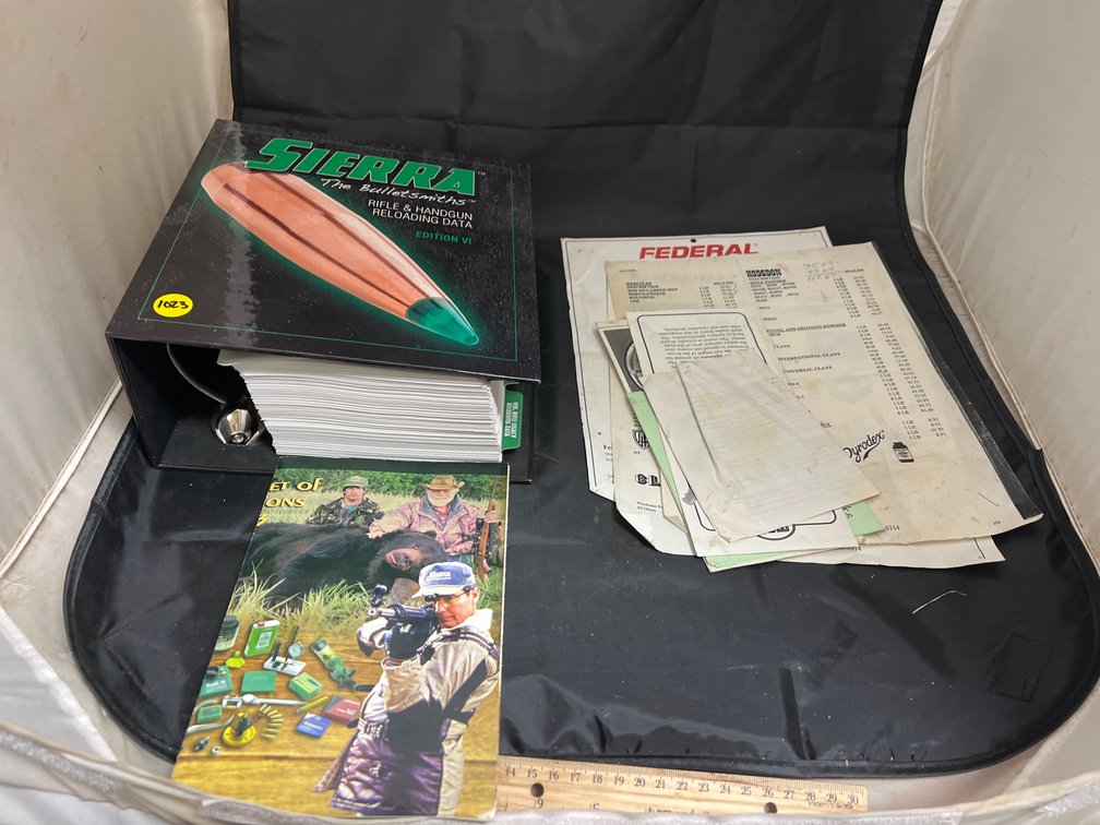 Sierra Rifle & Handgun Reloading Book w/Assorted Gun