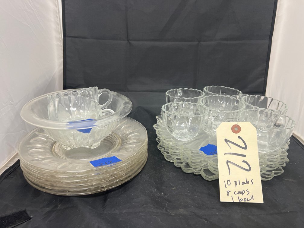 19 Pcs - 10 Plates - 8 Cups - 1 Bowl