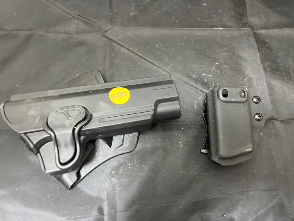 Force Center Plastic Clip & Pistol Holder