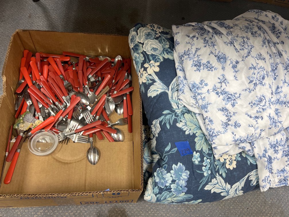 Red Plastic Handled Flatware & Comforter - Sz Unk