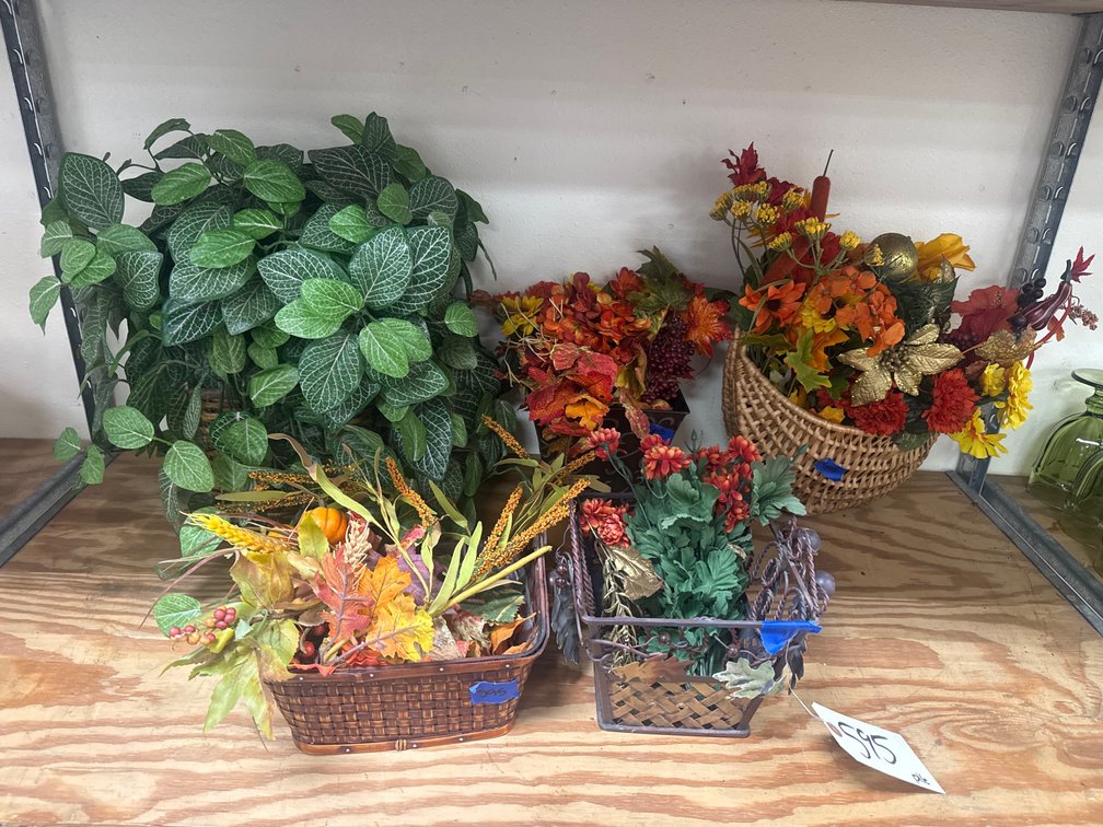 Wicker Baskets & Floral Picks & Greenery