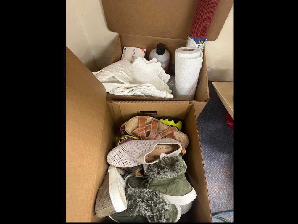 2 Boxes - Assorted Ladie's Shoes Sz 7 - Placemats & More