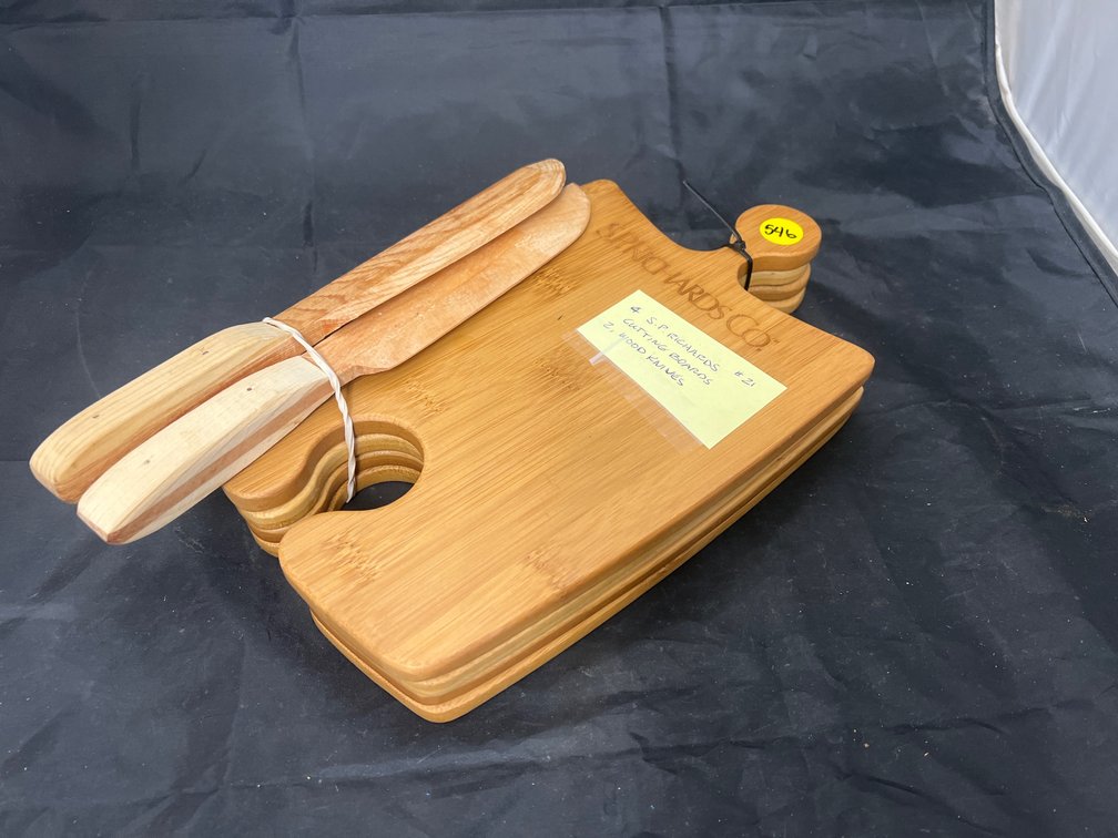 4 SP Richards Cuttings Boards - 2 Wooden Knives