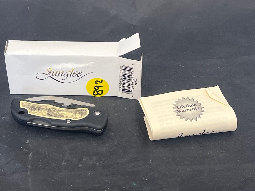 Jungli Scrimshaw Z Trout Folding Knife in box