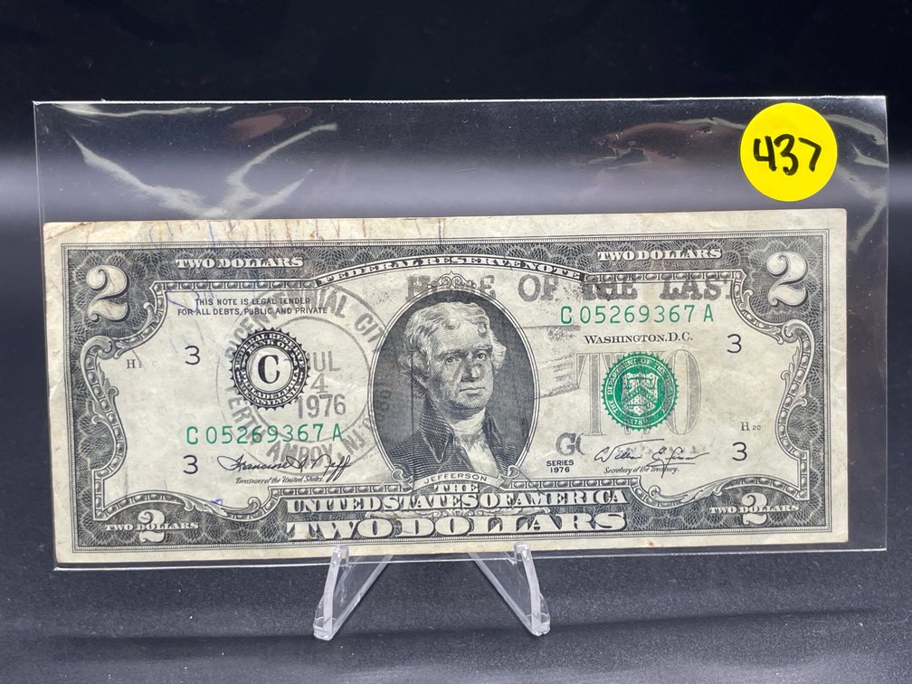 2 DOLLARS NOTE WITH 1976 POST OFFICE STAMP