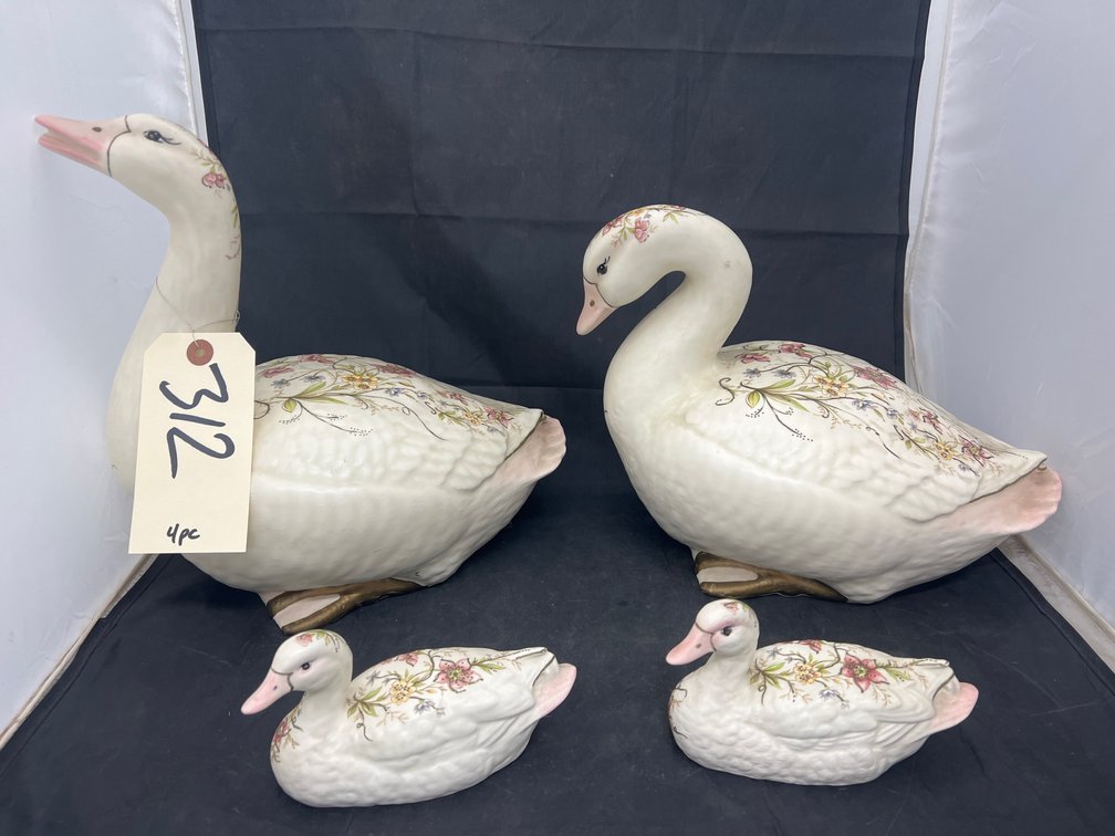 4 Pcs - Painted Geese
