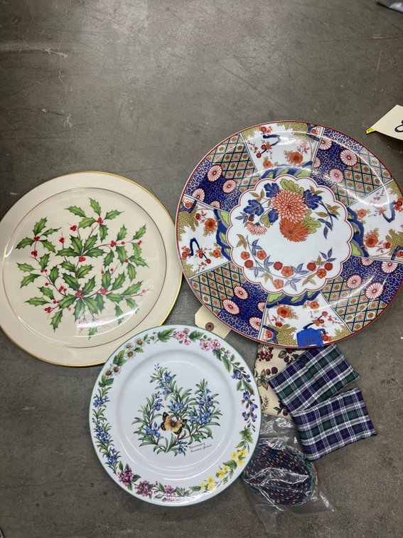 7 Pcs - Decorative Plates - Coasters & More
